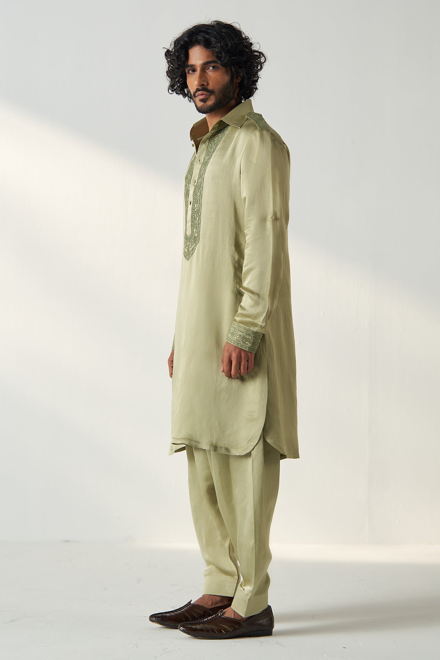Rihaan Pathani Set