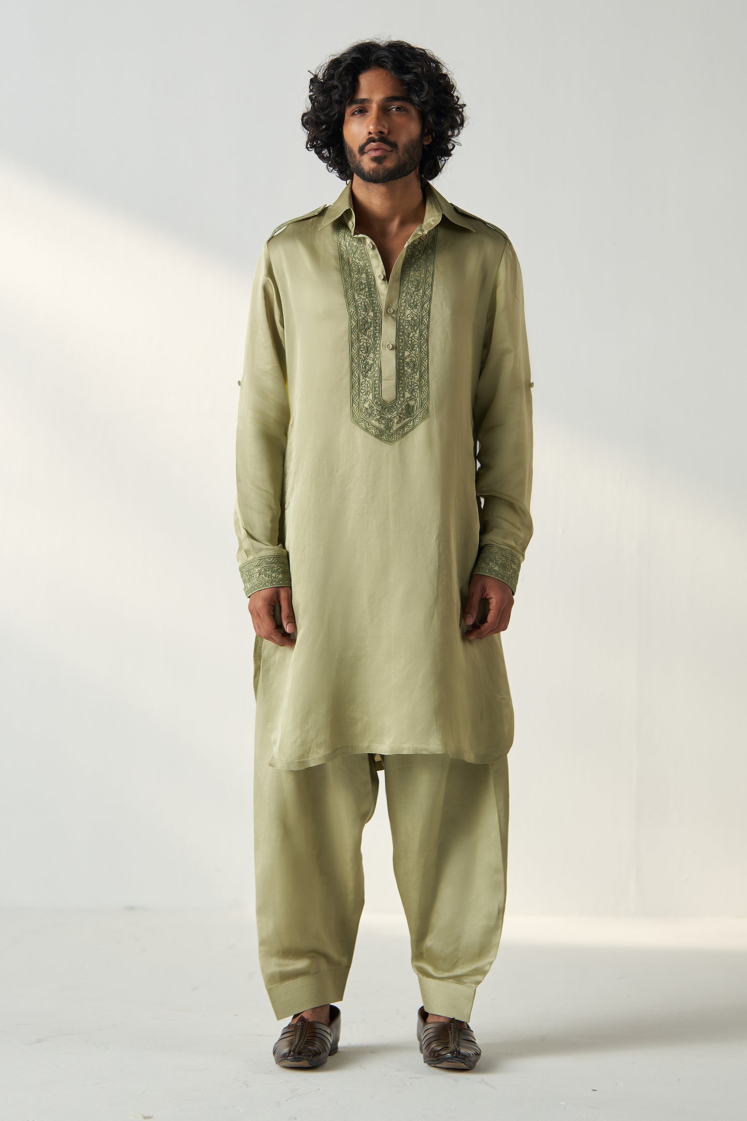 Rihaan Pathani Set