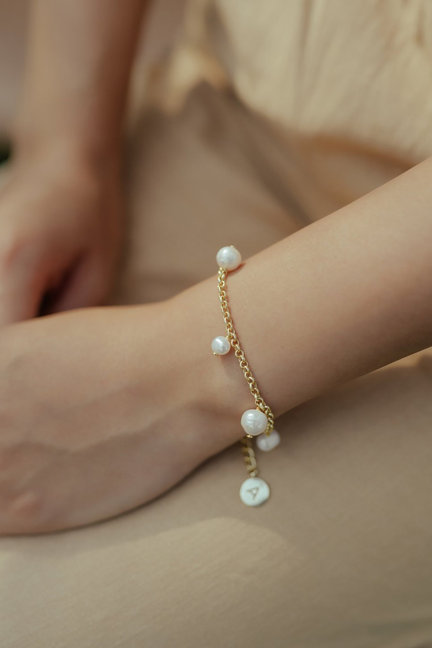Alternate Pearl Bracelet