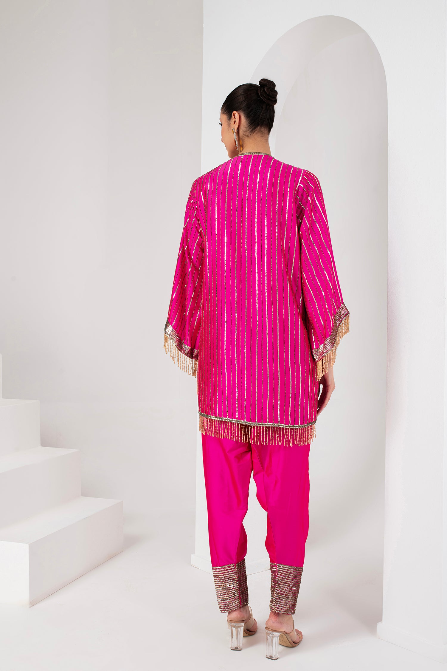 Fascia pink embellished short shirt & Pakistani salwar