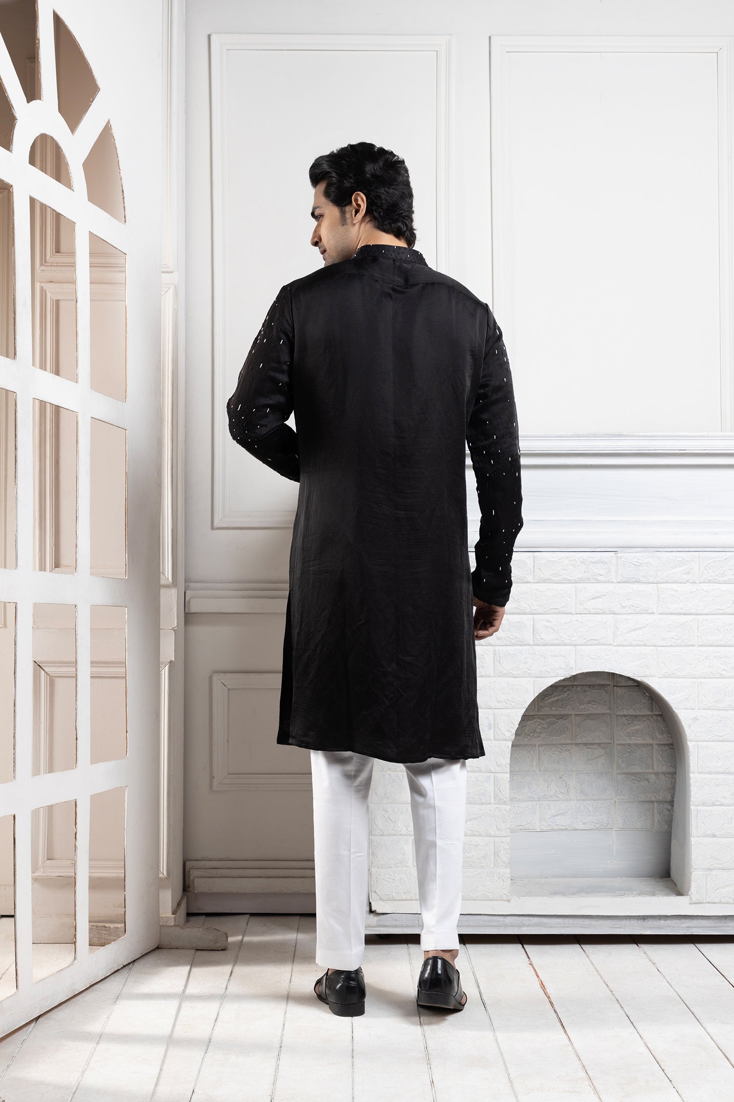 Onyx Embroidered Kurta Ensemble