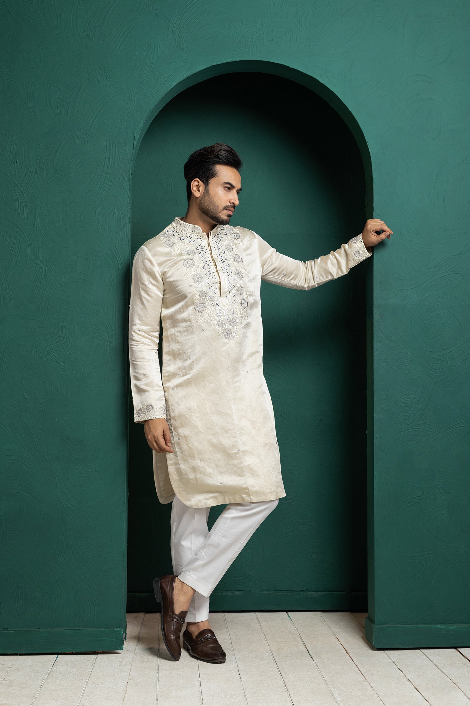 Ivory Grace Embroidered Kurta
