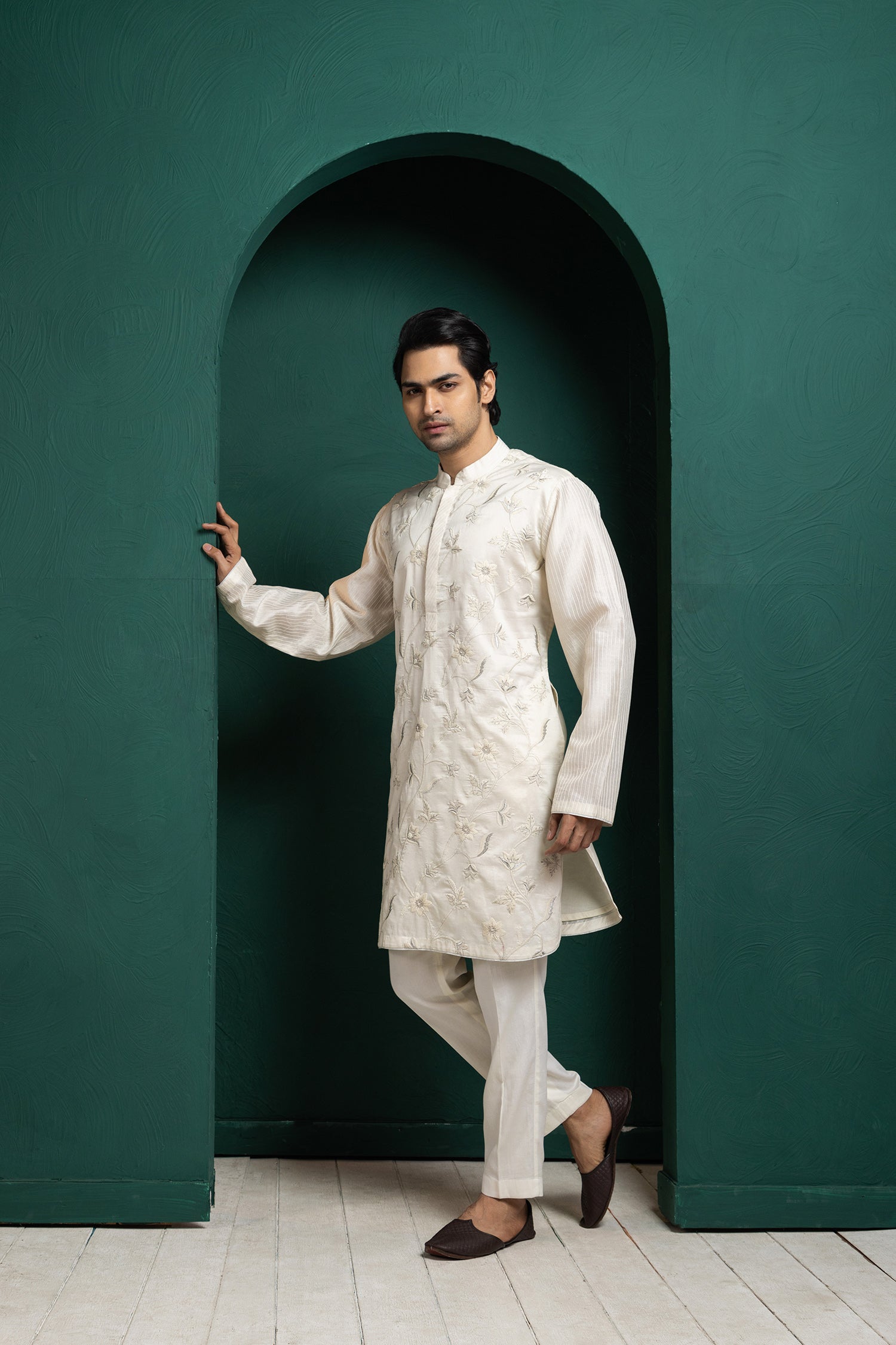 Ivory Floral Elegance Kurta