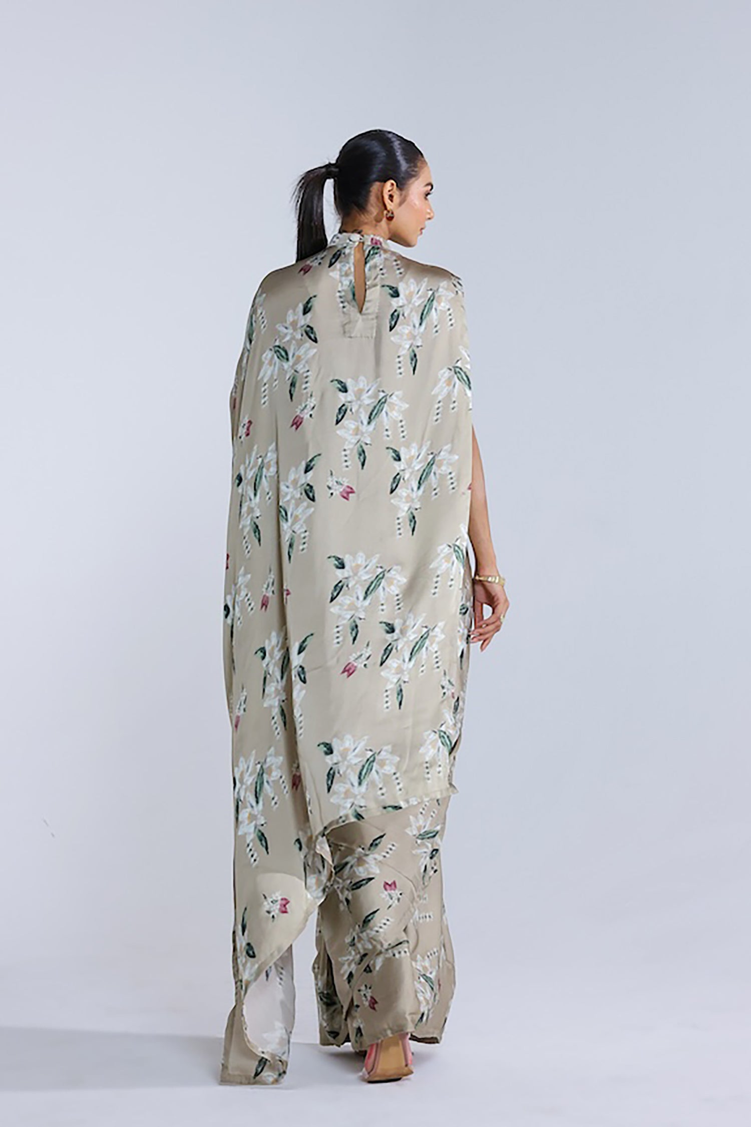 Jasmine Collar Pallu Sari