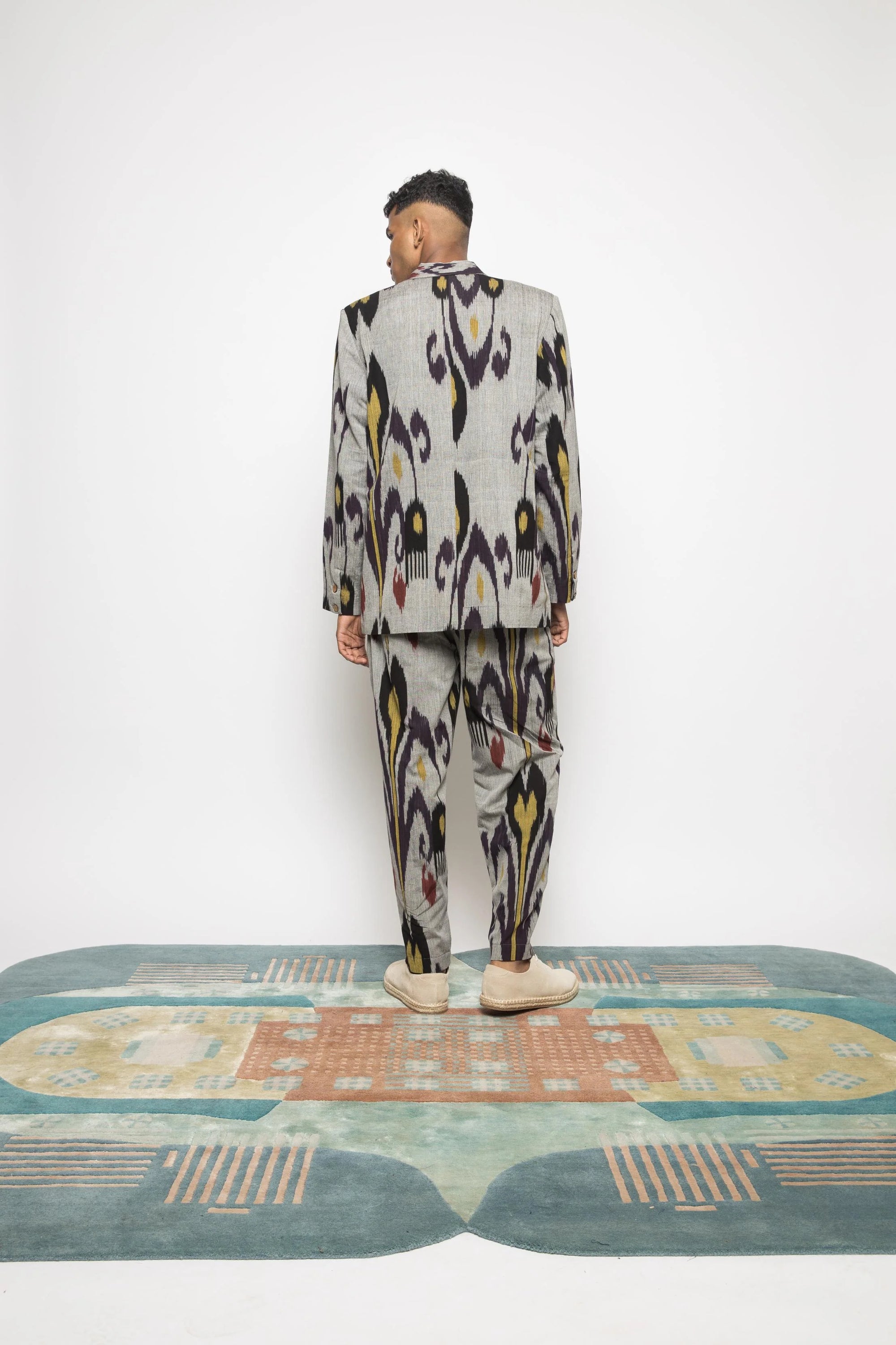 CLASSIC IKAT BLAZER