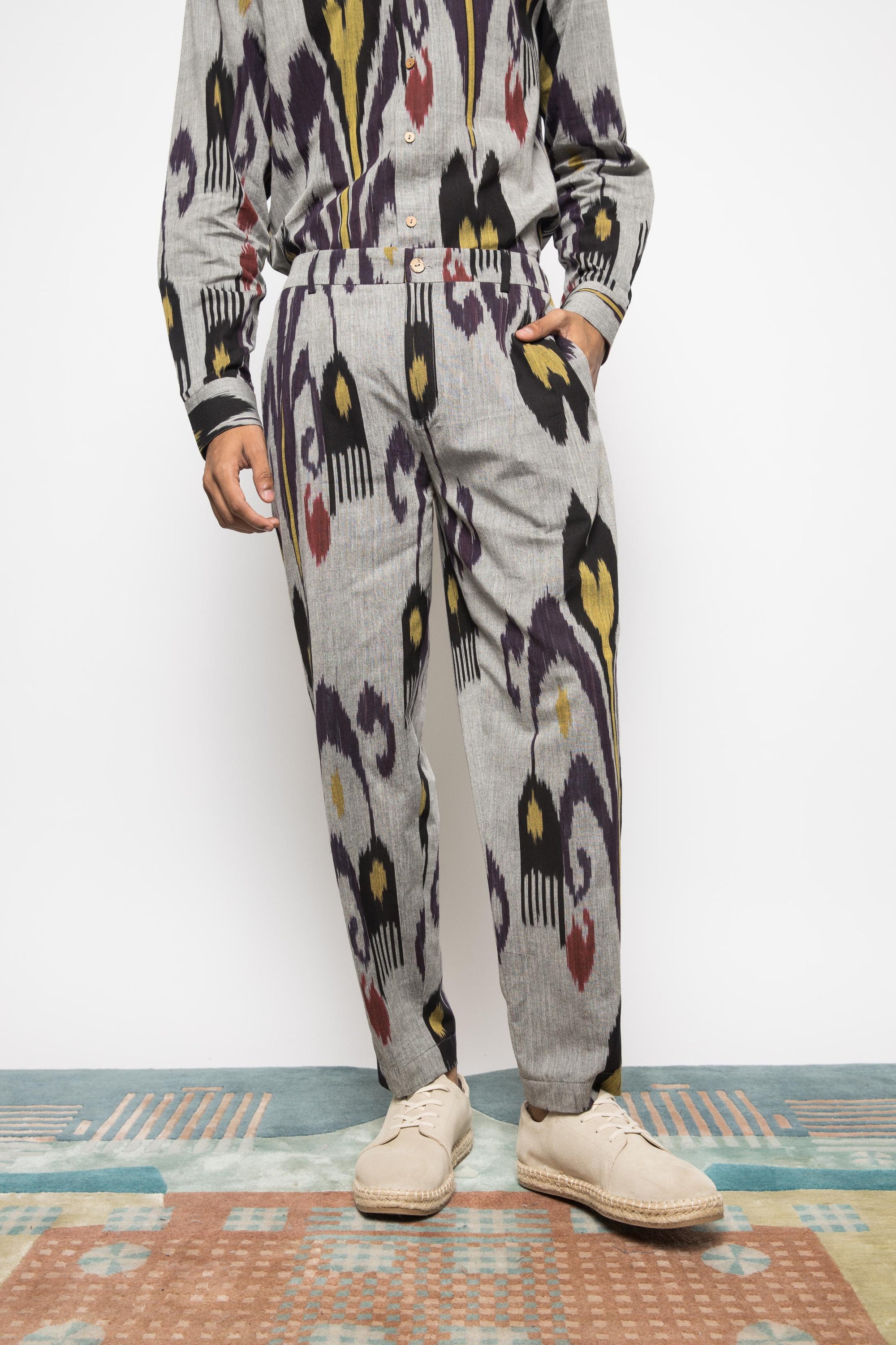 PLEATED BARREL-LEG PANTS