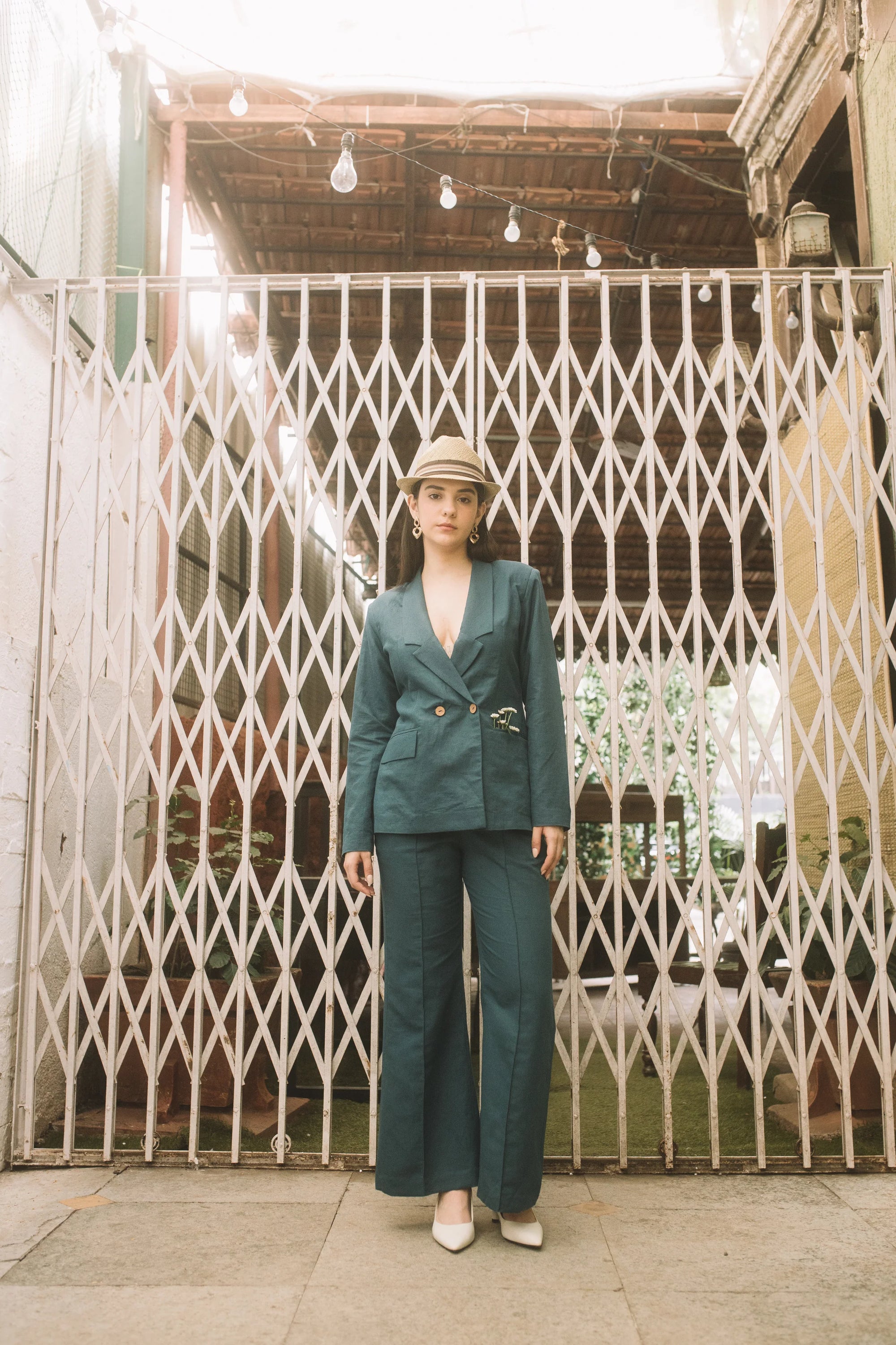DOUBLE-BREASTED BLAZER