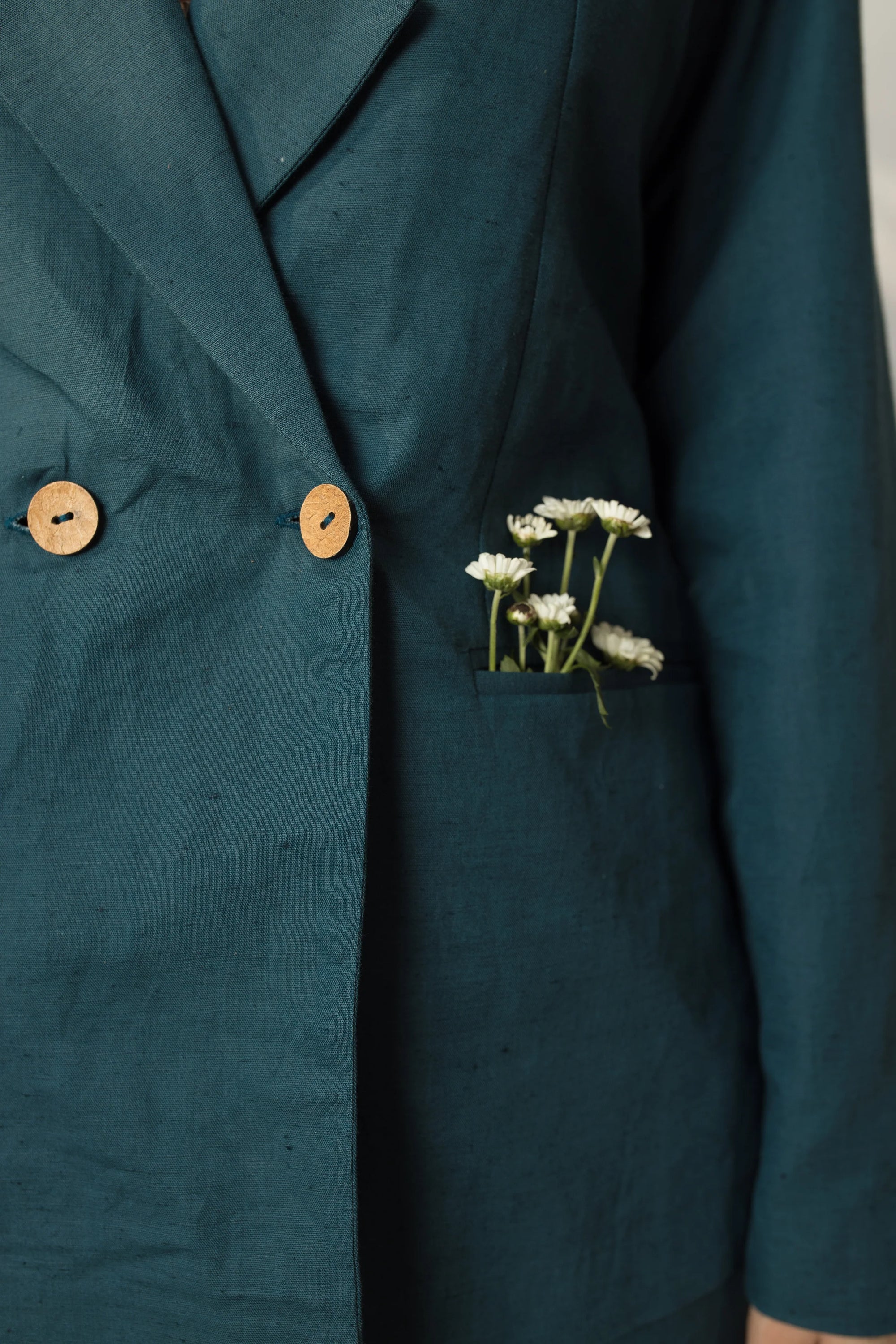 DOUBLE-BREASTED BLAZER