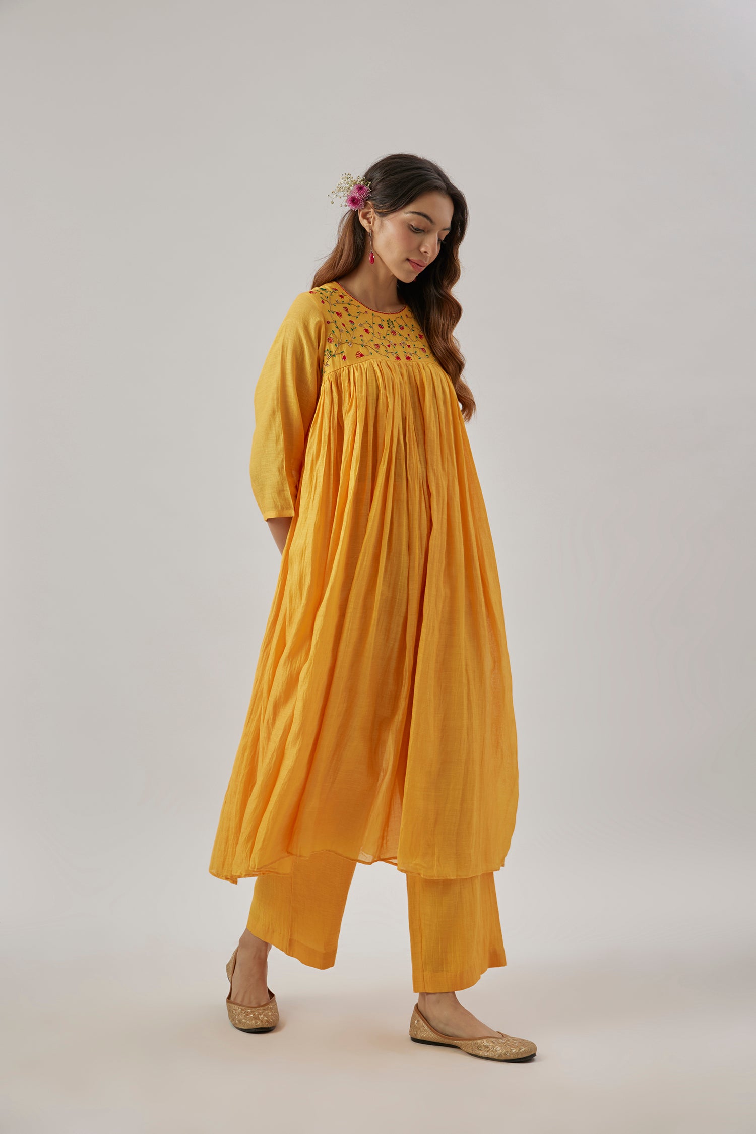 Sunehri kurta set