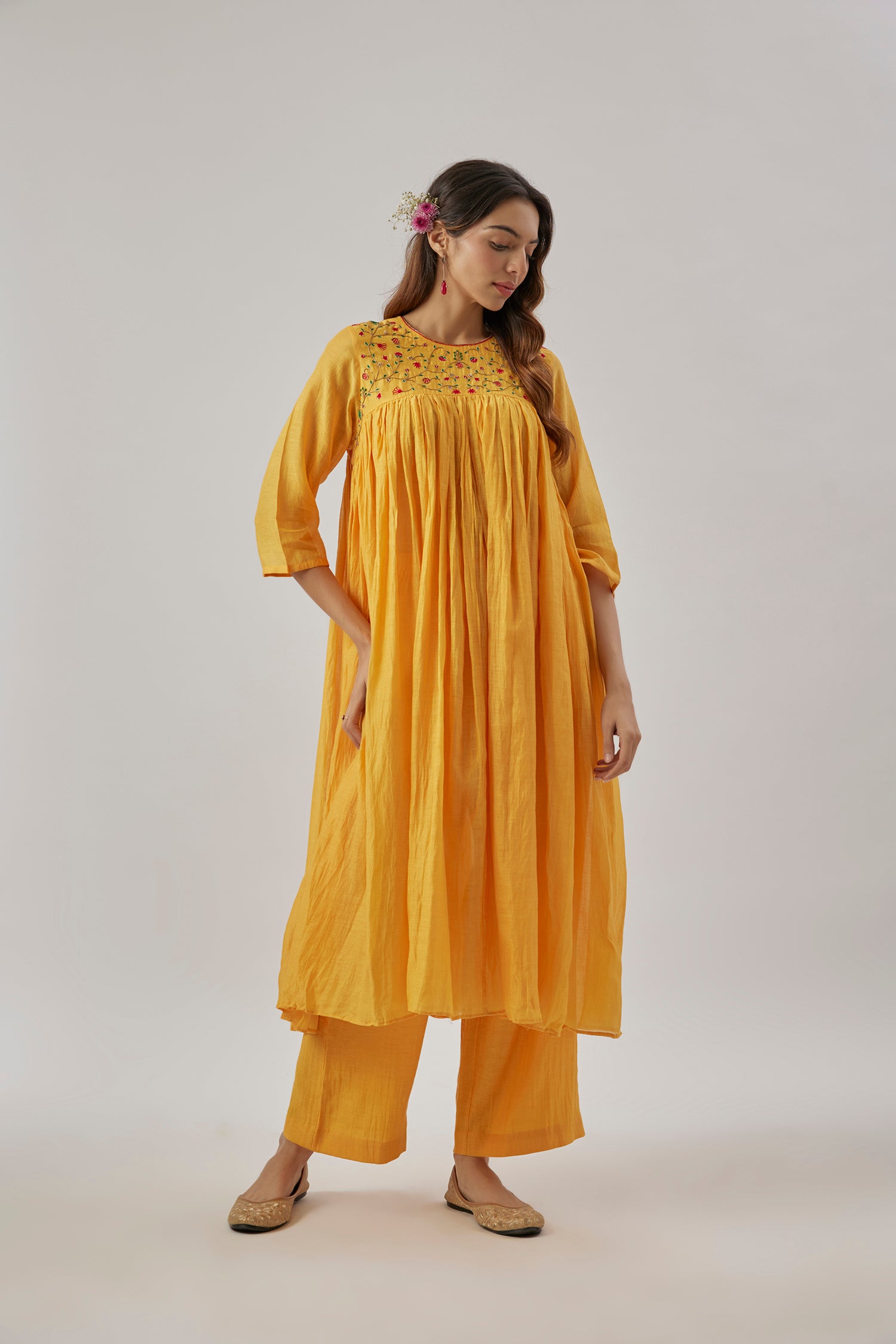 Sunehri kurta set