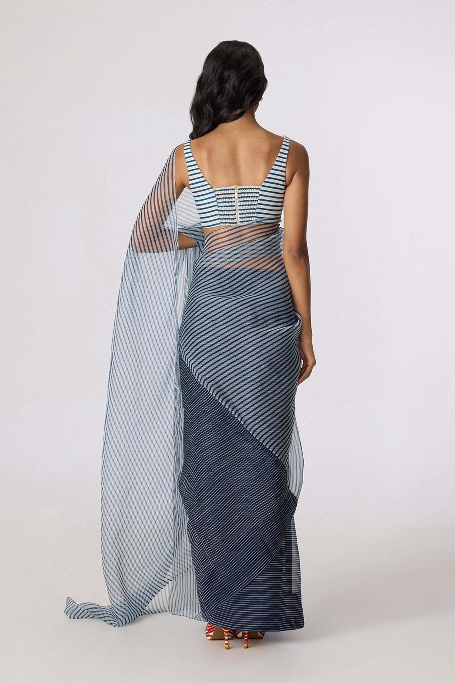 Joyce Bustier, Agatha Sari