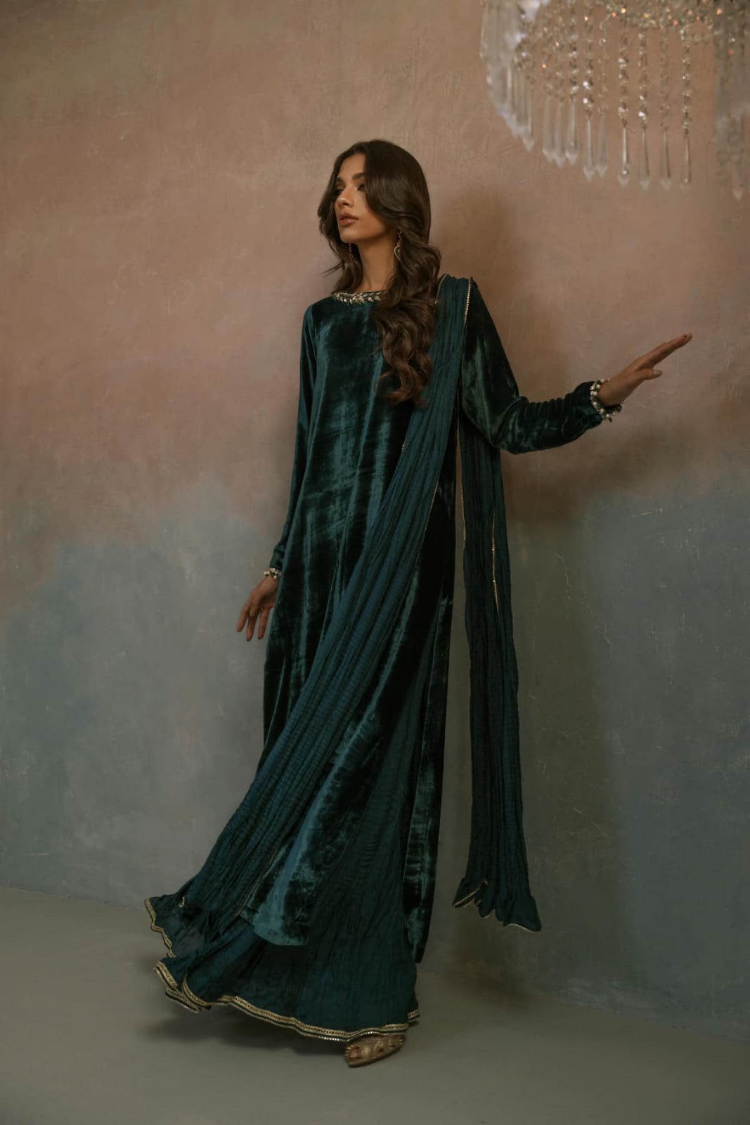 Evara Flow Velvet Suit Set